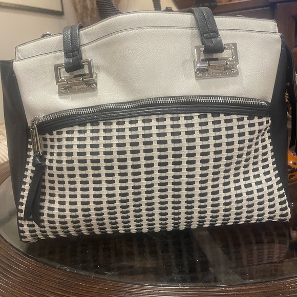 Steve Madden Black White Woven Satchel Purse Handbag Top Handle Gold Hardware​​ - Picture 10 of 10